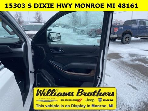 Used 2017 Chevrolet Suburban LT image 34