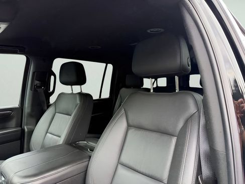 Used 2025 Chevrolet Suburban Z71 AWD/4WD image 21