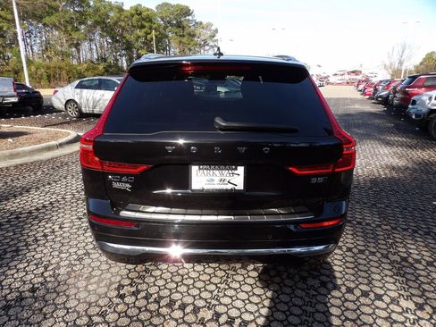 Certified 2023 Volvo XC60 B5 Ultimate w/ Climate Package image 8