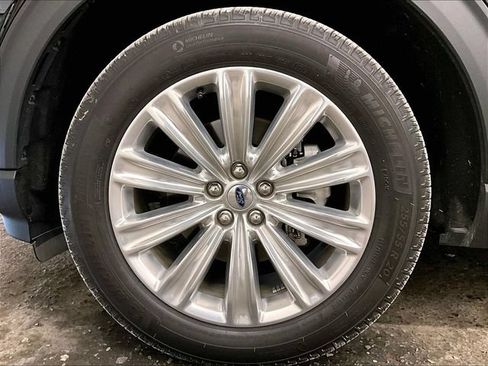 Used 2024 Ford Explorer Limited w/ Equipment Group 301A AWD/4WD image 8