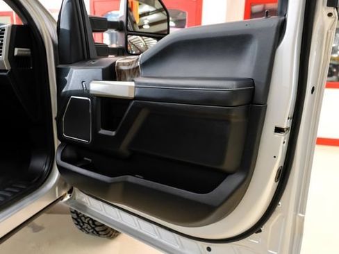 Used 2017 Ford F250 Lariat w/ Lariat Value Package AWD/4WD image 49
