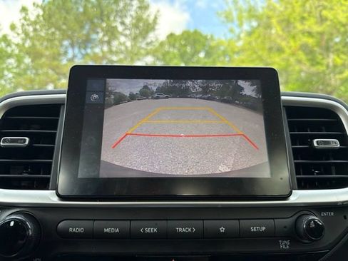 Used 2023 Hyundai Venue SEL FWD image 16