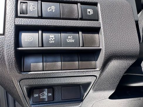 Used 2025 Toyota Tacoma TRD Sport AWD/4WD image 15