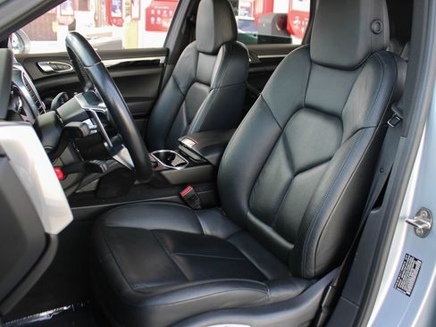 Used 2016 Porsche Cayenne AWD/4WD image 15