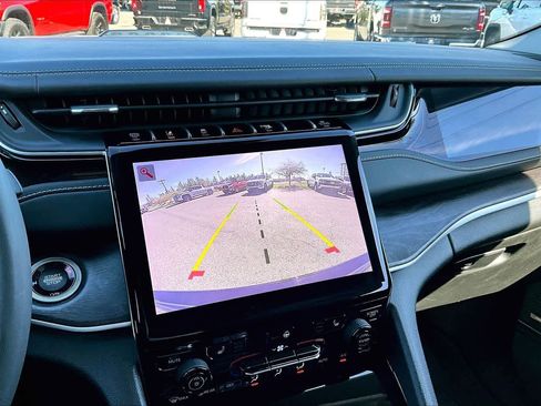 Used 2022 Jeep Grand Cherokee Limited 4xe image 27