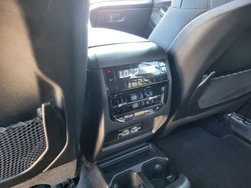 Used 2025 Jeep Grand Cherokee L Laredo RWD image 31