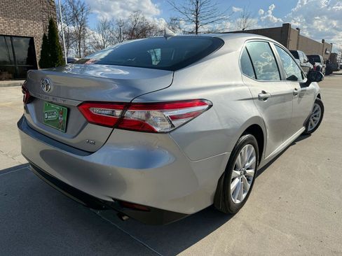 Used 2019 Toyota Camry LE image 4
