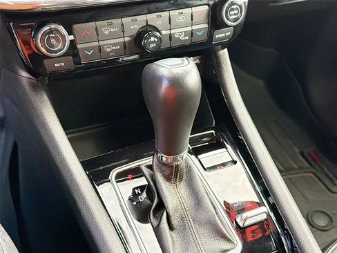 Used 2022 Jeep Compass Limited image 17