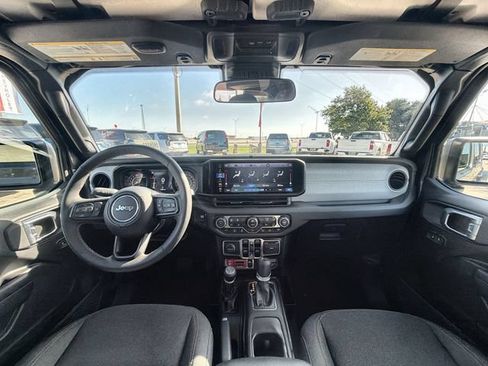 Used 2025 Jeep Wrangler Unlimited Sport AWD/4WD image 19