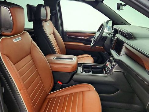 Used 2023 GMC Yukon Denali Ultimate w/ LPO, Floor Liner Package image 28