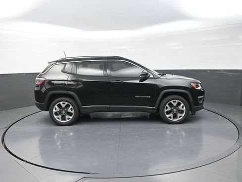 Used 2018 Jeep Compass Limited w/ Navigation Group AWD/4WD image 16