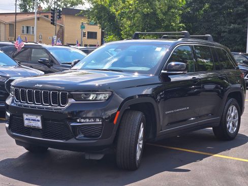 Used 2023 Jeep Grand Cherokee Limited w/ Trailer Tow Prep Group (B) AWD/4WD image 5