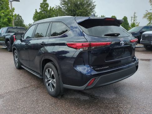 Used 2023 Toyota Highlander XLE FWD image 4