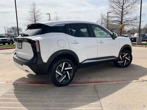 Used 2025 Nissan Kicks SV image 6