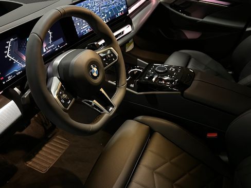 New 2027 BMW 530i xDrive w/ M Sport Package AWD/4WD image 9