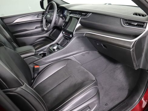 Used 2023 Jeep Grand Cherokee Altitude image 17