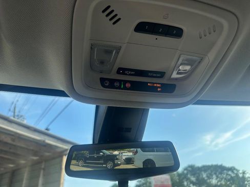 Used 2019 Chevrolet Traverse Premier w/ Driver Confidence II Package FWD image 18