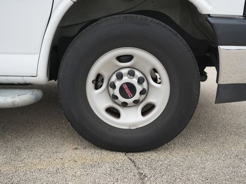 Used 2023 GMC Savana 2500 w/ Driver Convenience Package image 14