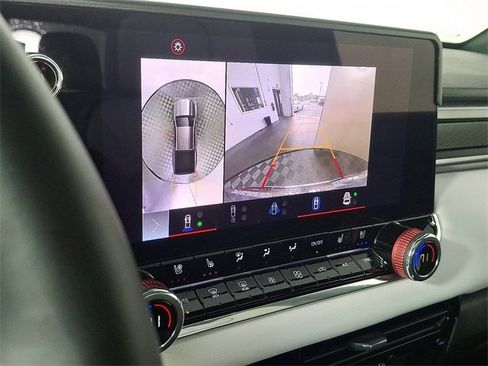 Used 2024 GMC Canyon AT4X image 4