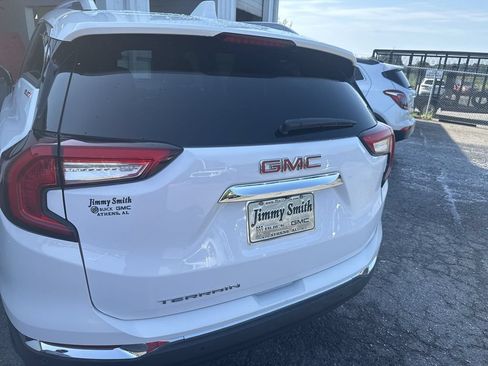 Used 2022 GMC Terrain SLT w/ Tech Package FWD image 33