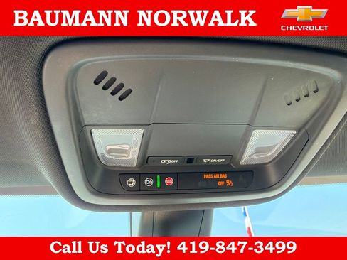 Used 2022 Chevrolet Traverse LS FWD image 27