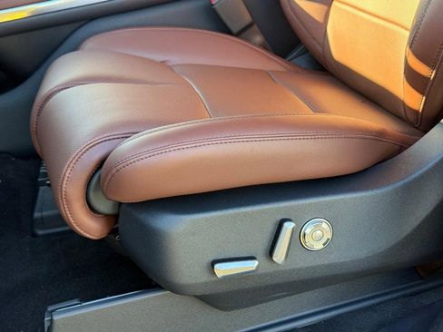 New 2025 Lincoln Navigator Reserve image 18