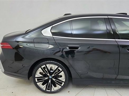Used 2026 BMW 530i image 7