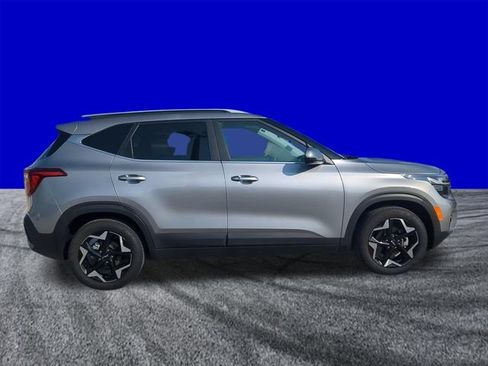 Used 2024 Kia Seltos EX FWD image 3