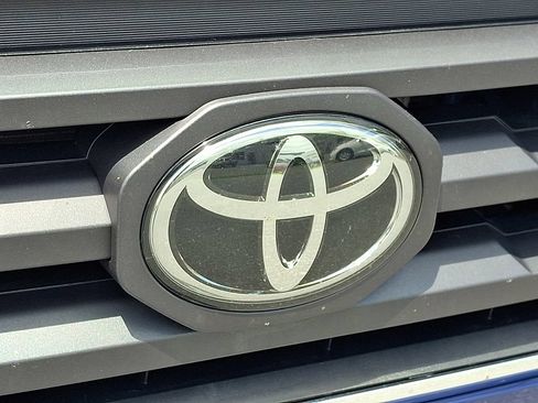 Used 2022 Toyota Tacoma SR5 AWD/4WD image 38