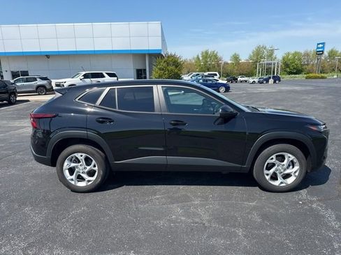 Used 2024 Chevrolet Trax LS w/ LS Convenience Package image 10