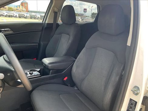 Used 2023 Kia Sportage LX image 11