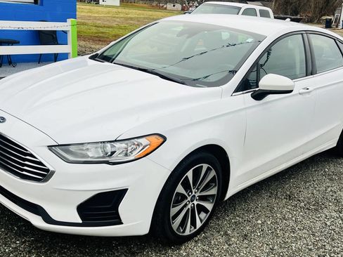 Used 2019 Ford Fusion SE image 1