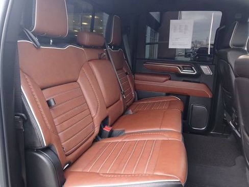 Used 2024 GMC Sierra 2500 Denali Ultimate image 16