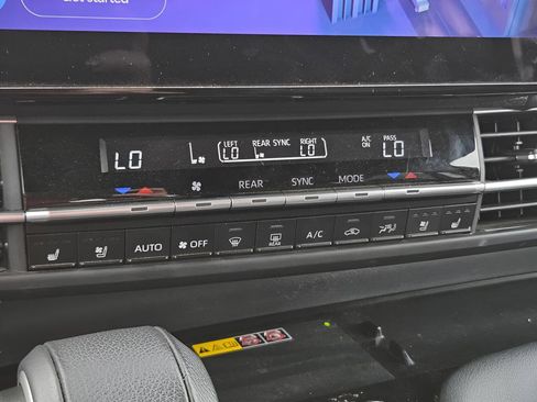 Used 2025 Toyota Sienna XSE w/ XSE Premium Package AWD/4WD image 31