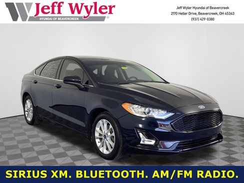 Used 2020 Ford Fusion SE image 1