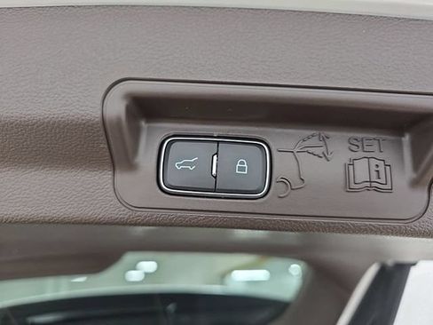 Used 2023 Ford Explorer King Ranch w/ Technology Package AWD/4WD image 36