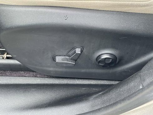 Used 2017 Jeep Cherokee Limited w/ Trailer Tow Group AWD/4WD image 16