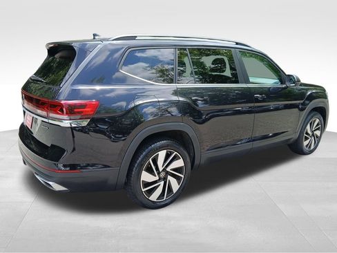 Used 2024 Volkswagen Atlas SE w/ Panoramic Sunroof Package AWD/4WD image 12