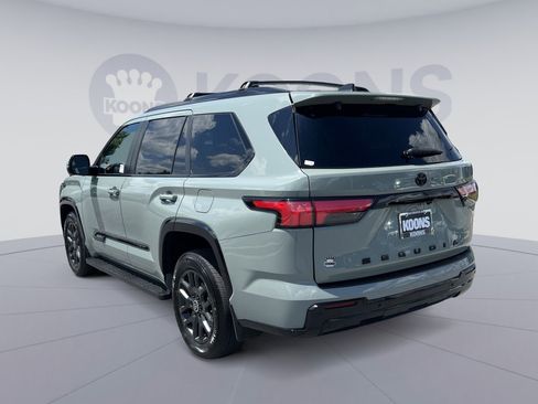 Used 2024 Toyota Sequoia Platinum AWD/4WD image 4