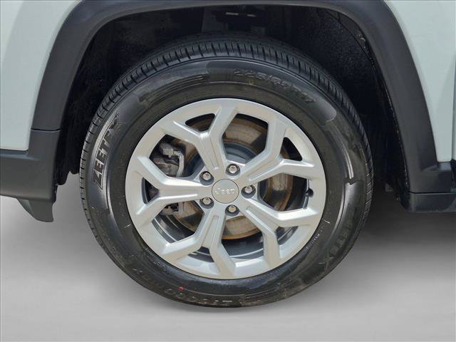Used 2024 Jeep Compass Latitude AWD/4WD image 23
