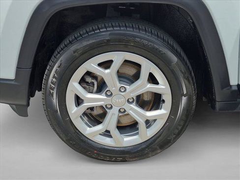 Used 2024 Jeep Compass Latitude AWD/4WD image 23
