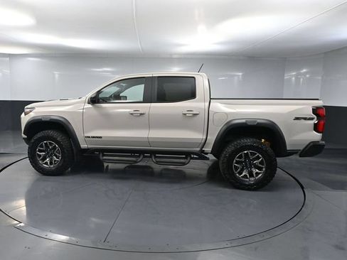 Used 2026 Chevrolet Colorado ZR2 w/ Technology Package AWD/4WD image 9
