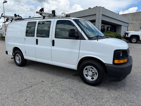 Used 2017 Chevrolet Express 2500 RWD image 19
