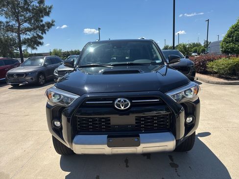 Used 2022 Toyota 4Runner TRD Off-Road Premium w/ Moonroof Package AWD/4WD image 2