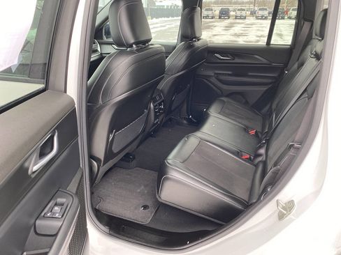 Used 2024 Jeep Grand Cherokee Altitude image 15