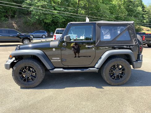 Used 2016 Jeep Wrangler Sport w/ Quick Order Package 24S AWD/4WD image 13