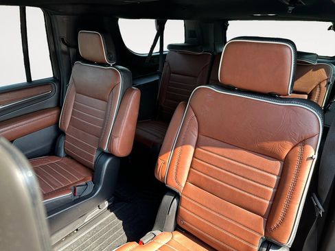 Used 2024 GMC Yukon XL Denali Ultimate AWD/4WD image 13
