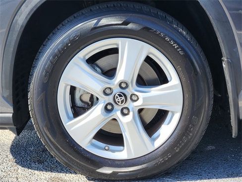 Certified 2023 Toyota Highlander L image 8