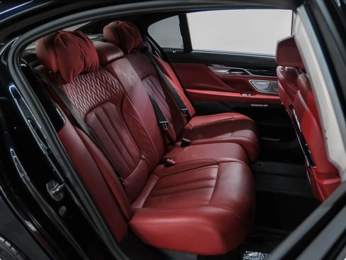 Used 2018 BMW M760i xDrive image 39