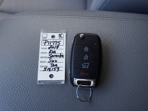 Used 2014 Kia Sorento LX image 24